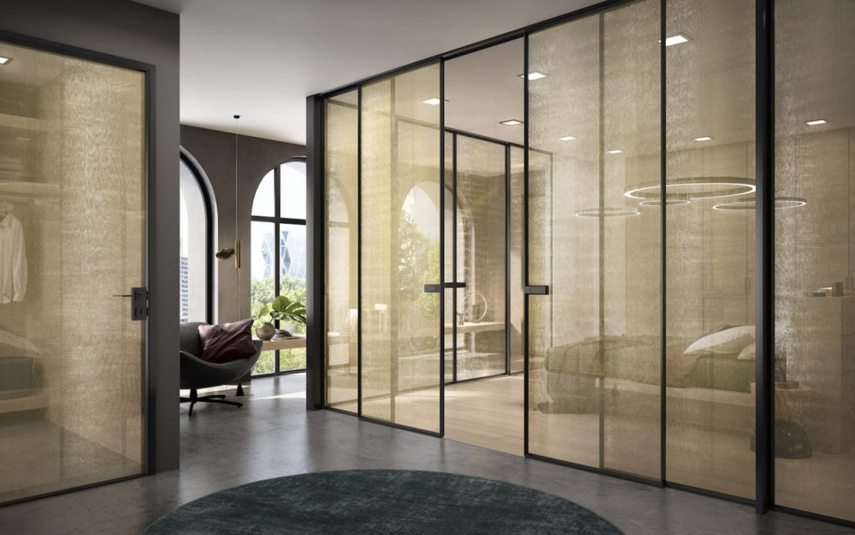 Separation of the bedroom by glass partitions
